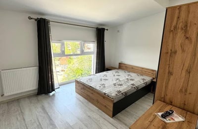 Location d’un appartement récemment rénové de 3 pièces, 6ᵉ secteur, quartier Chiajna, Bucarest, Roumanie